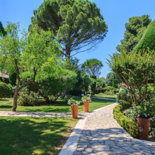 Séjour en Chambre Luxe avec Menu et Spa à l’Auberge de Cassagne 5* (Le Pontet, Vaucluse - 84)