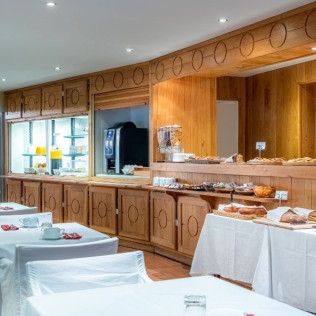Week-end en amoureux : 2 Nuits en Chambre Supérieure avec Spa, Gourmandise et Vin à l'Hôtel Causse Comtal Rodez, The Originals Relais (Gages, Aveyron - 12) 
