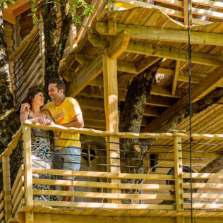 Séjour Insolite : Nuit dans une Cabane dans les arbres avec Dîner et Jacuzzi à l'Hôtel-Restaurant Auberge La Tomette (Vitrac, Cantal - 15) 