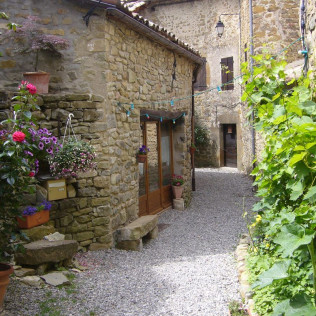 Séjour de 2 nuits et Dîner en Chambre d'Hôtes à Les Roses Trémières (Saint-André-de-Rosans, Hautes Alpes - 05)