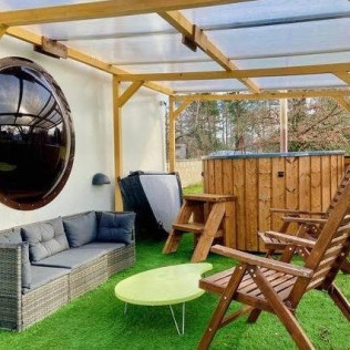 Séjour Insolite dans La Scarabane des Chassaing avec Diner et Jacuzzi (Sassenay, Saône-et-Loire - 71)