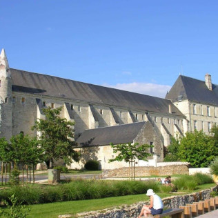 Visite de l'Abbaye Royale de Bourgueil avec Dégustation pour deux (Bourgueil, Indre-et-Loire - 37)