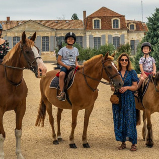 Balade à Cheval entre les Vignes Prieuré Marquet (Saint-Martin-du-Bois, Gironde - 33)
