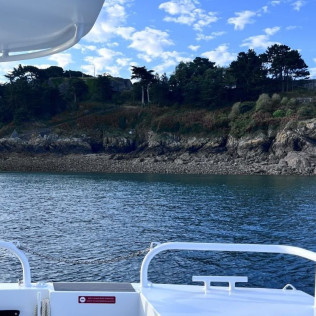 Balade en Mer avec Explications sur l’Histoire de Saint-Malo, Dégustation d'Huîtres et Vin Blanc (Saint-Malo, Ille-et-Vilaine - 35)