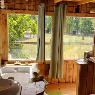 Séjour Insolite : Nuit en Cabane Perchée dans les Arbres avec Massage Californien ou Ayurvédique (Fère-en-Tardenois, Hauts-de-France - 02)