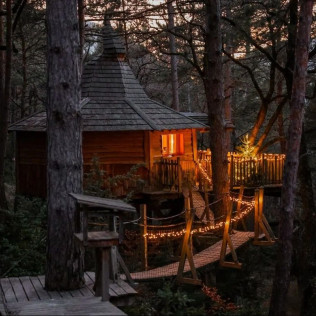 Séjour Insolite : Nuit dans une Cabane avec Petit-déjeuner et Spa Privatif à Alpinest (Serres, Hautes-Alpes - 05)