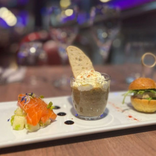 Privatisation du Lounge au Centre de Flottaison Body Float et Croisière Restaurant Bistronomique sur la Seine pour deux (Paris, Île-de-France- 75)