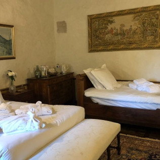 Séjour en chambre “Adonaï” avec Petit-Déjeuner au Château de Montanges (Montanges, Ain - 01)
