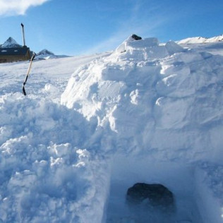 Construction d'Igloo (Formigal, Espagne)