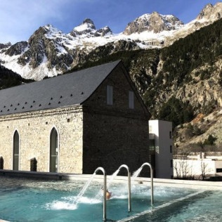 Séjour Romantique avec Circuit Thermal et Déjeuner à l'Hôtel Resort Balneario de Panticosa 4* (Huesca, Espagne) 