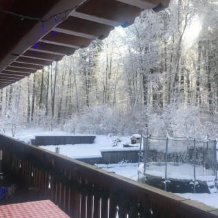 Séjour de 2 nuits avec Petit-déjeuner, Accès Espace Détente et Forfait Ski ou Descente en Rafting au Gîte Chalet Esprit (Morillon, Haute-Savoie - 74)