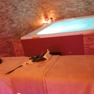 Rituel Berbère : Hammam avec Gommage, Soins Visage et Capillaire au Cosmology Beauty Spa (Marseille, Bouches-du-Rhône - 13)