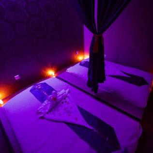 Croisière Restaurant sur la Seine et Hammam avec Massage à l’Huile & Pierres Chaudes pour deux au Saphir Thaï Spa (Paris, Île-de-France- 75)