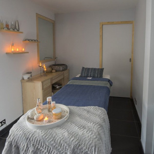 Séjour Spa et Saveurs avec Gommage, Massage, et Repas à l'Hôtel le Bout du Monde (Saint-Georges, Cantal - 15)