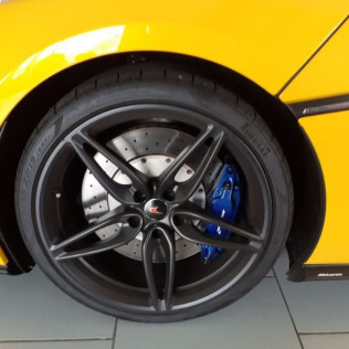 Stage de Pilotage McLaren 540C pour Enfants (12 circuits) 