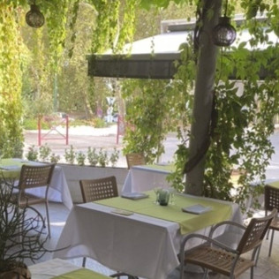 Séjour avec Petit Déjeuner à l'Hôtel Du Commerce (Amou, Landes - 40)