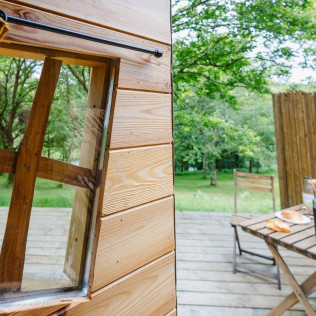 Séjour et Nuit Insolite en Cabane Enchantée avec Petit Déjeuner chez Koadou (Pluméliau, Morbihan - 56)