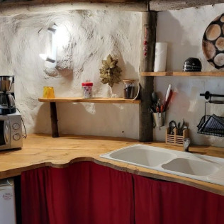 Séjour Insolite : Nuit dans La Cachette de Bilbo avec Massage Californien ou Ayurvédique (Fère-en-Tardenois, Aisne - 02)