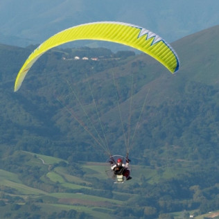 Stage de Découverte en Paramoteur avec Baptême de l'Air et Pilotage (Saint-Pée-sur-Nivelle, Pyrénées-Atlantiques - 64)