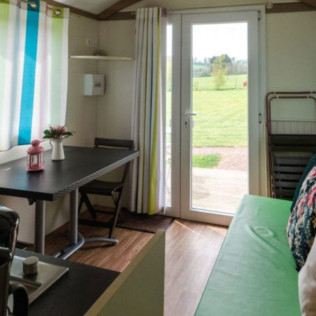 Séjour Insolite : Logement en Roulotte avec Petit-déjeuner à La Ferme des Épis (Ouffières, Calvados - 14)
