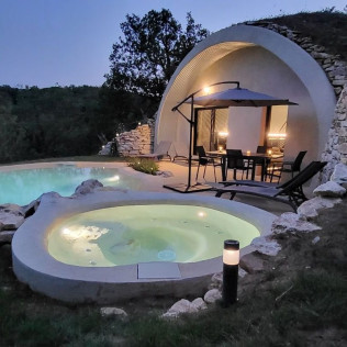 Séjour en Logement Insolite : Nuit dans une Arche Bioclimatique avec Repas, Spa Privé et Piscine Chauffée (Le Vignon-en-Quercy, Lot - 46)