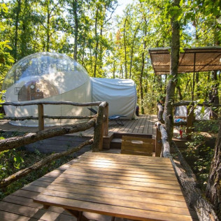 Séjour en Logement Insolite : Nuit dans une Bulle avec Petit-déjeuner et Spa Privatif au domaine Cœur de Bull (Cahuzac-sur-Vère, Tarn - 81)