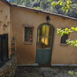 Séjour en Logement Insolite : 2 Nuits dans une Maison Organique à La Mauvaise Herbe (Barjols, Var - 83)