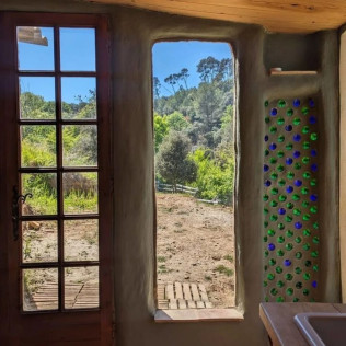 Séjour en Logement Insolite : 2 Nuits dans une Maison Organique à La Mauvaise Herbe (Barjols, Var - 83)