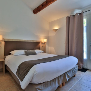 Week-end avec Spa à l'Hôtel Déjeunez sous l'Arbre (Rousset, Bouches-du-Rhône - 13)