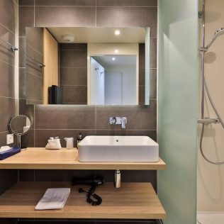 Hôtel Déjeunez Sous l'Arbre : Chambre Premium avec Spa pour deux (Rousset, Bouches-du-Rhône - 13)