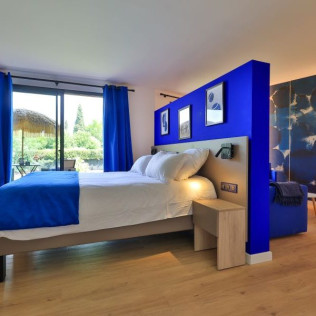 Séjour à Hôtel Déjeunez Sous l'Arbre : Chambre Premium pour deux (Rousset, Bouches-du-Rhône - 13)