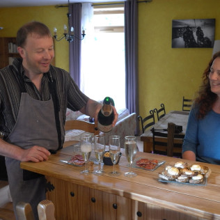 Nuit dans une Roulotte Bohème avec Dîner à la Maison du Bonheur  (Anlhiac, Dordogne - 24)