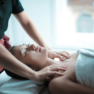 Accès au Hammam et Jacuzzi avec Massage Polynésien pour deux au Spa Esprit d'Ailleurs (Baillargues, Hérault - 34)