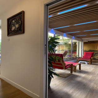 Massage Printemps Joyeux avec Soin à la Pierre Tourmaline à Lanqi-spa (Paris, Île-de-France - 75)