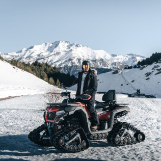 Escapade dans la Neige avec Dîner, Motoneige, Raquettes et Construction d'igloos (Huesca, Espagne)