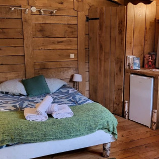 Séjour Insolite : Nuit en Cabane “Seuls au Monde” avec Massage Californien ou Ayurvédique (Fère-en-Tardenois, Aisne - 02)