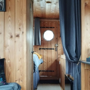 Séjour Insolite : Nuit sur la Toue Charme avec Panier Petit-déjeuner local (Angers, Maine-et-Loire- 49)