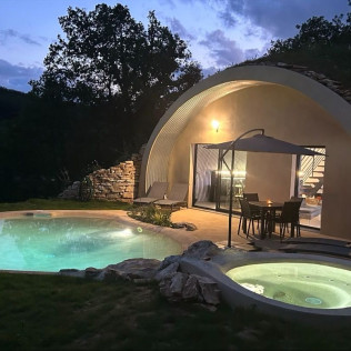 Séjour en Logement Insolite : Nuit dans une Arche Bioclimatique avec Spa Privé et Piscine Chauffée (Le Vignon-en-Quercy, Lot - 46)