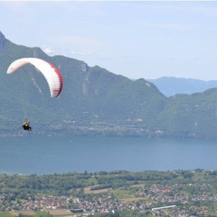Séjour en Gîte avec Spa Privatisé au Spa Repos Bien-Être et Vol en Parapente au-dessus du Lac du Bourget (Voglans, Savoie - 73)