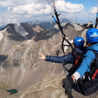 Vol en Parapente et Séjour Romantique avec Balneario en Panticosa (Huesca, Espagne)