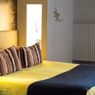Séjour de 2 Nuits en Chambre Prestige avec Accès Piscine et Jacuzzi à l'Hostellerie du Castellas 4* (Collias, Gard - 30)