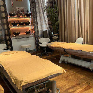 Rituel Bien-Être Féminin avec Spa et Massage aux Huiles Essentielles Au Bien-Être des Cinq Sens (Marseille, Bouches-du-Rhône - 13)