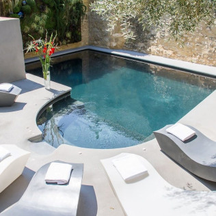 Séjour de 2 Nuits en Chambre Prestige avec Accès Piscine et Jacuzzi à l'Hostellerie du Castellas 4* (Collias, Gard - 30)