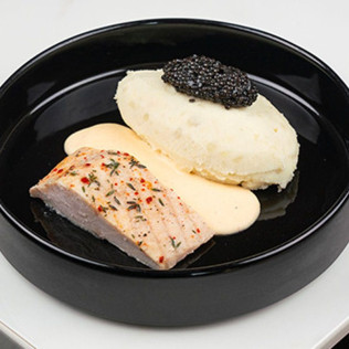 Repas autour du Caviar en Nouvelle-Aquitaine (Neuvic, Dordogne - 24)