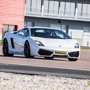 OFFRE EXCLUSIVE ALADINIA : Stage de Pilotage Lamborghini Gallardo LP560 pour Enfants (12 circuits) 