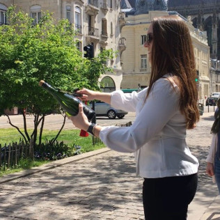 Sabrage de Champagne face à la Cathédrale Notre-Dame de Reims pour deux (Reims, Marne - 51)