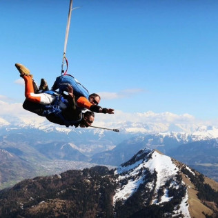 Saut en Parachute Tandem avec Option Photos et Vidéos à Megève ou Morzine (Viuz en Sallaz, Haute-Savoie - 74)