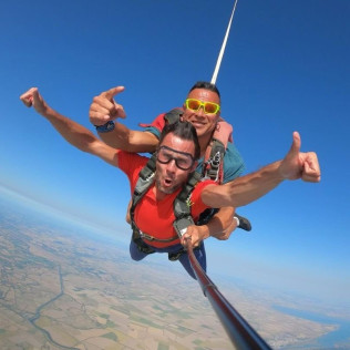 Saut en Parachute en Vendée avec Photos et Vidéos (2 zones de saut)