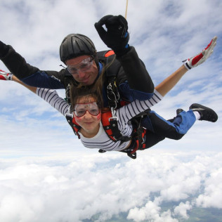 Saut en Parachute Tandem à l'Aérodrome Péronne Saint-Quentin (Somme - 80)