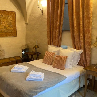 Séjour en Suite “Le Lieu Secret” avec Petit-Déjeuner au Château de Montanges (Montanges, Ain - 01)